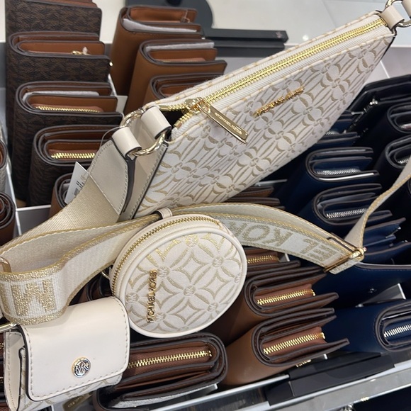 MICHAEL KORS Jet Set Travel Small Logo Jacquard Crossbody With Tech Attach NWT - Picture 3 of 16